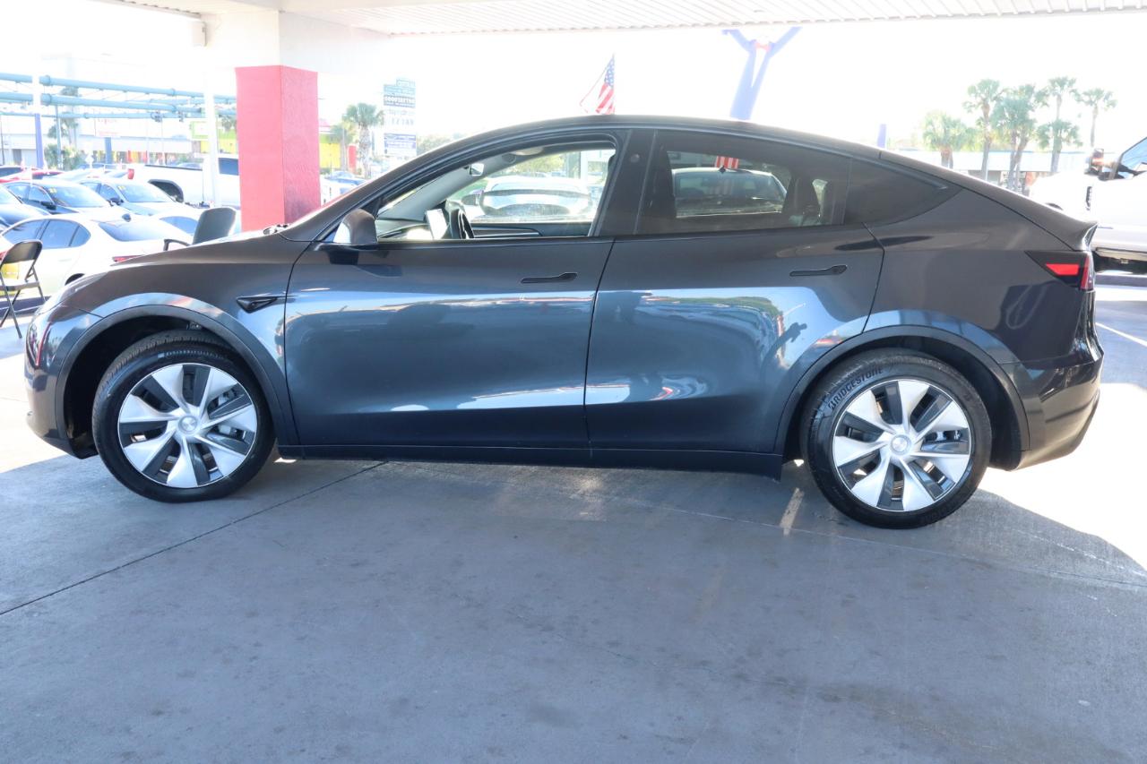 Tesla Model Y RWD *Ltd Avail* 2024