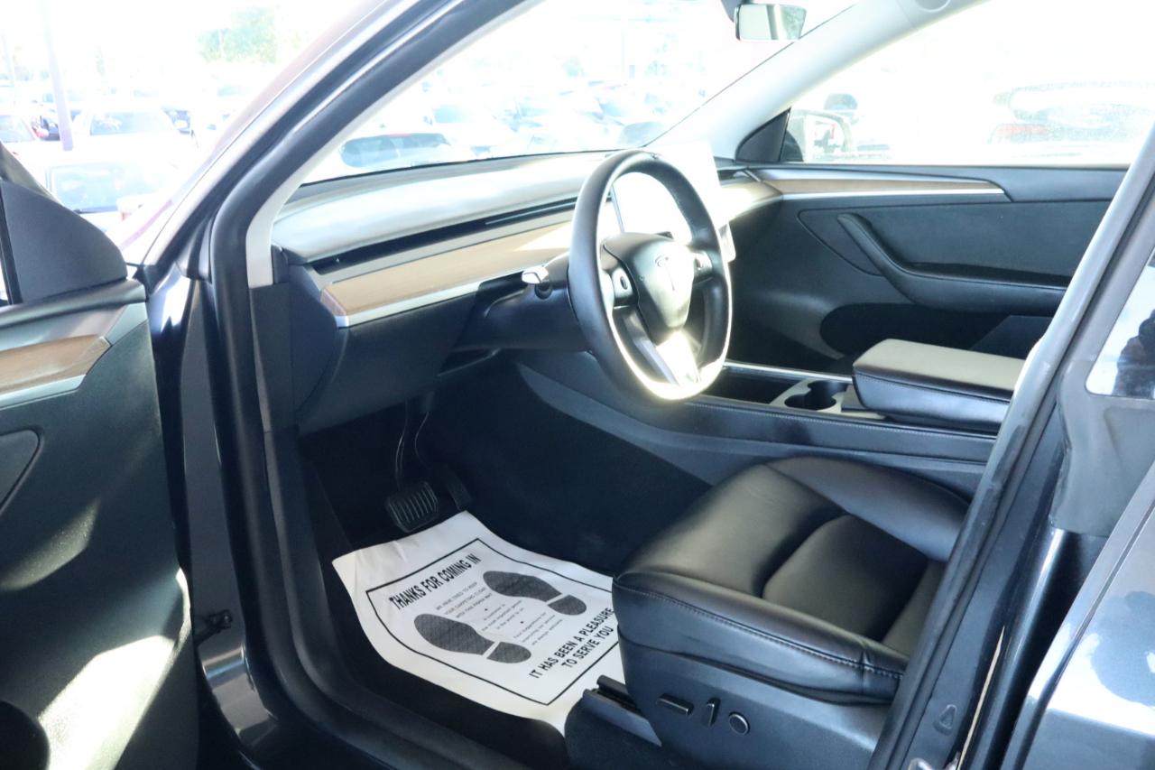 Tesla Model Y RWD *Ltd Avail* 2024