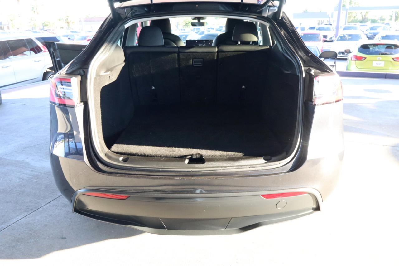 Tesla Model Y RWD *Ltd Avail* 2024