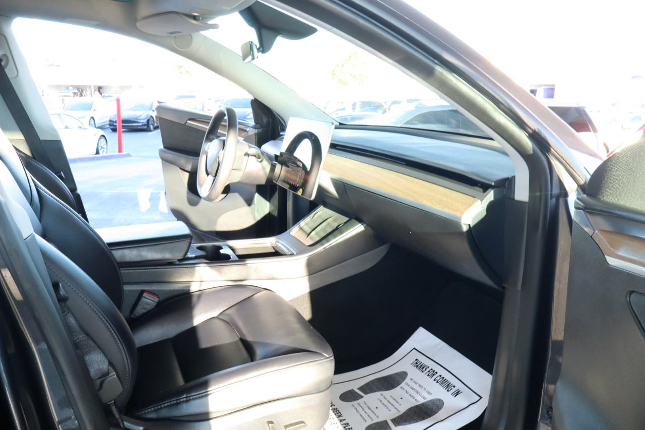 Tesla Model Y RWD *Ltd Avail* 2024