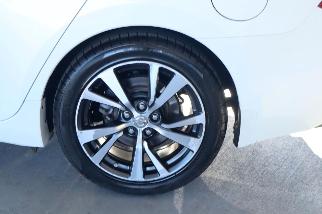 Nissan Maxima SV 3.5L *Ltd Avail* 2017