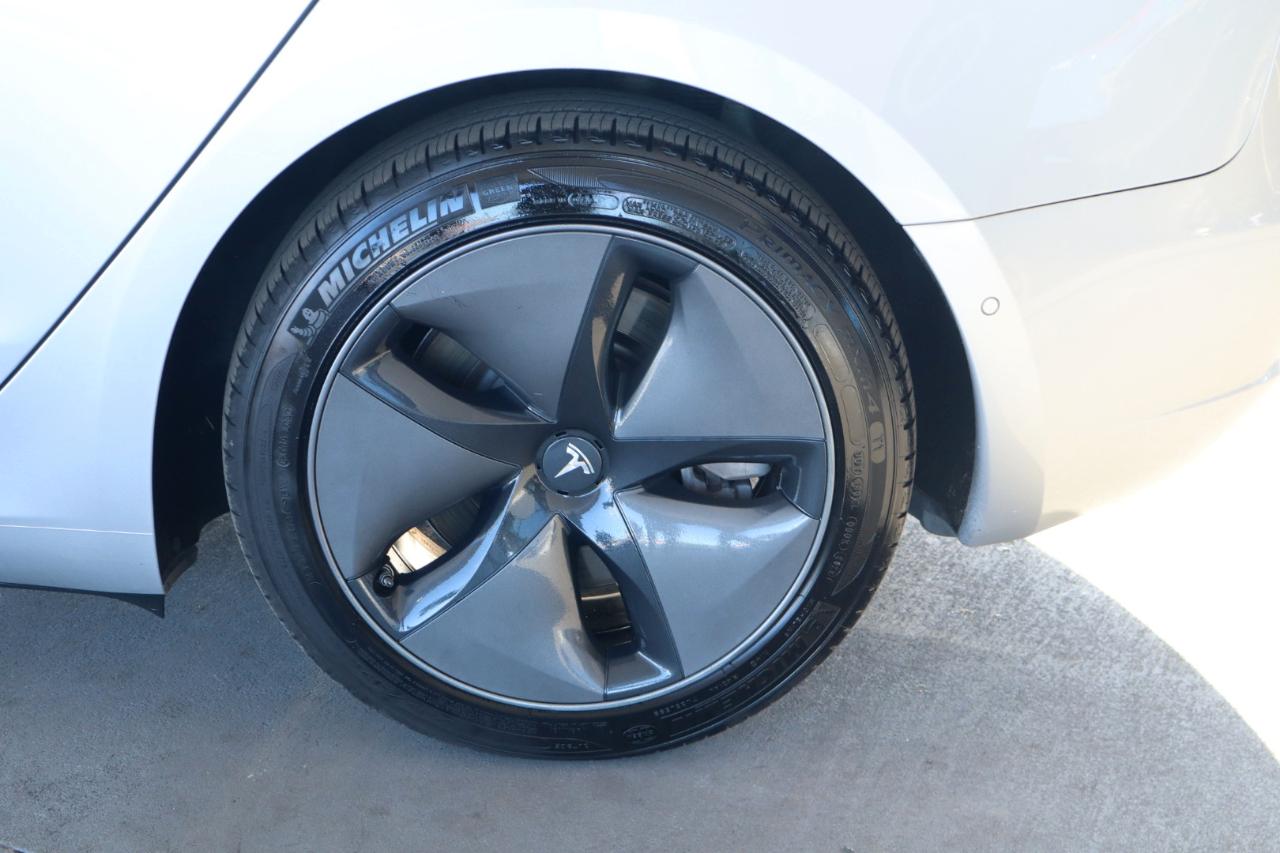 Tesla Model 3 Mid Range Battery RWD 2018