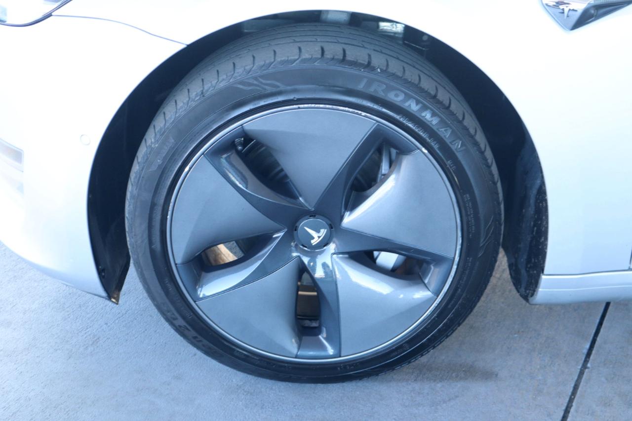 Tesla Model 3 Mid Range Battery RWD 2018
