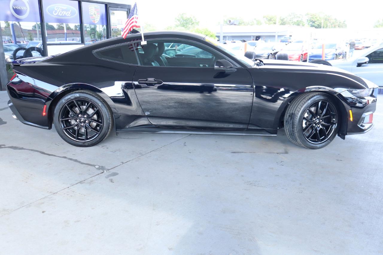 Ford Mustang EcoBoost Fastback 2024