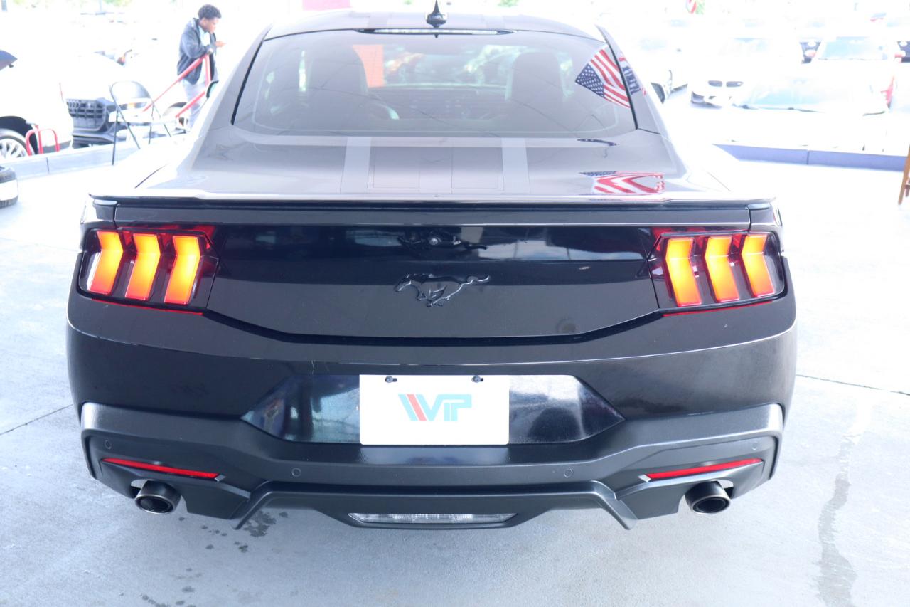 Ford Mustang EcoBoost Fastback 2024