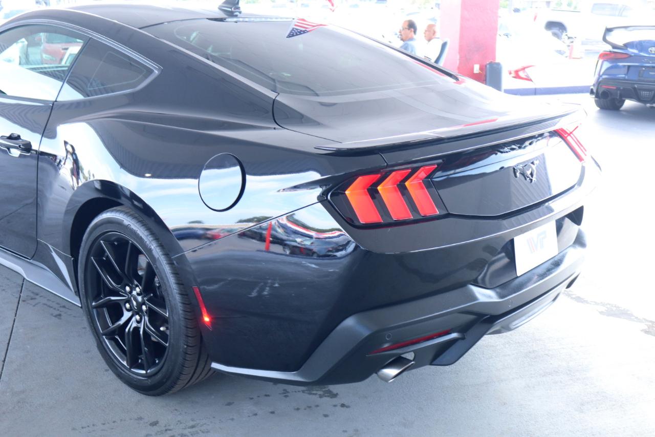 Ford Mustang EcoBoost Fastback 2024