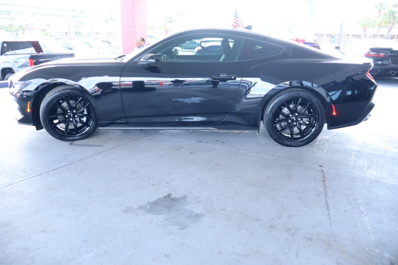 Ford Mustang EcoBoost Fastback 2024