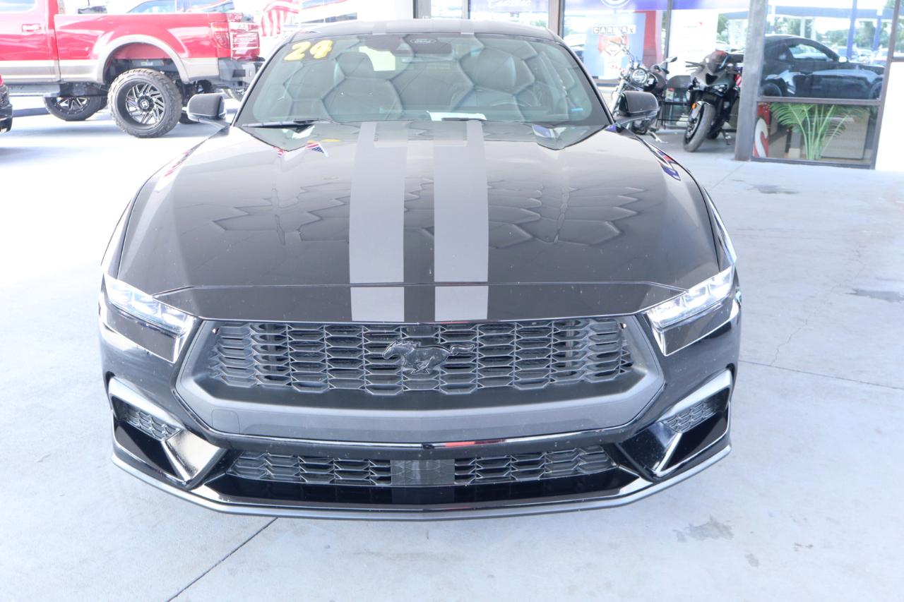 Ford Mustang EcoBoost Fastback 2024