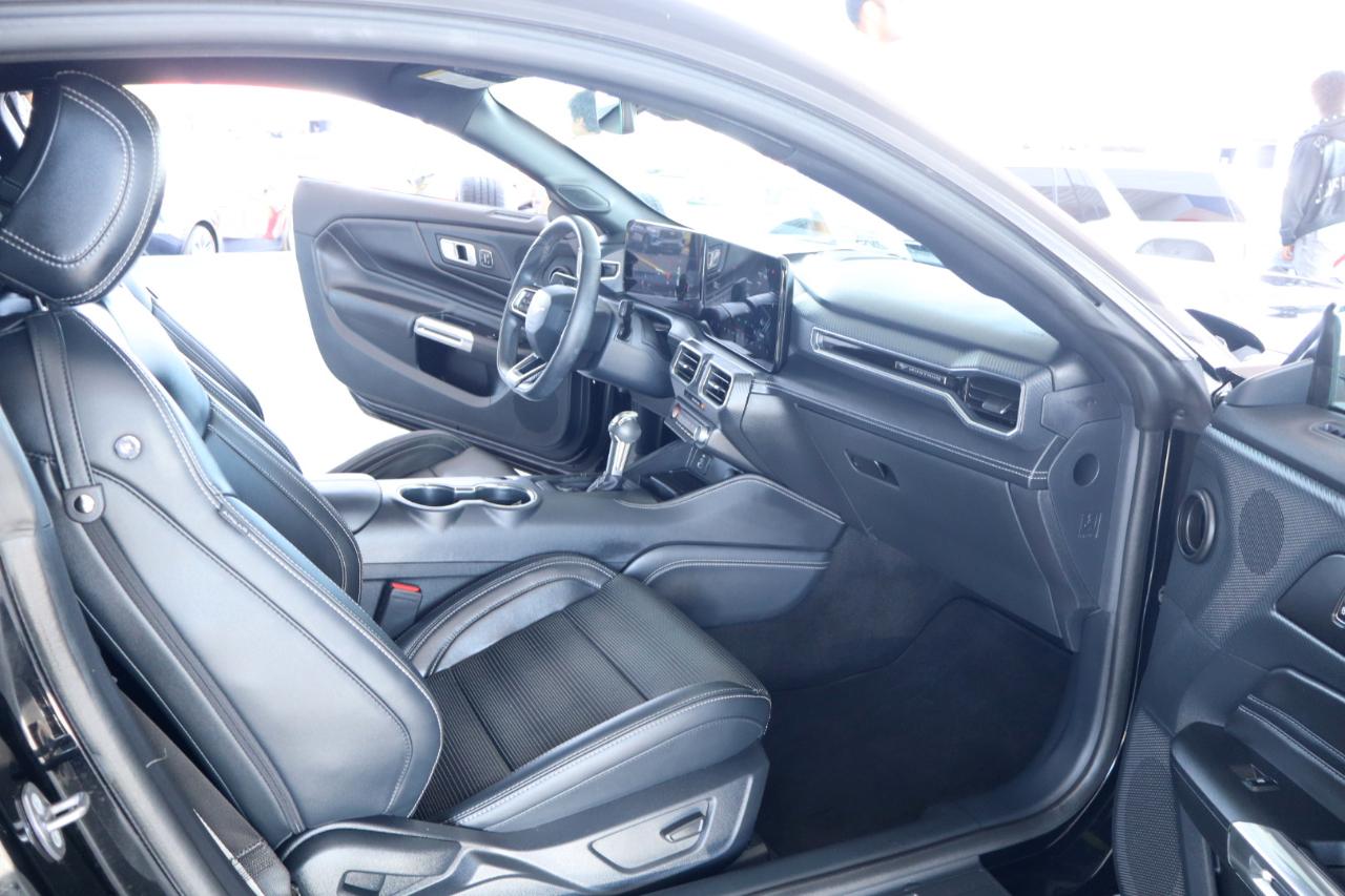 Ford Mustang EcoBoost Fastback 2024