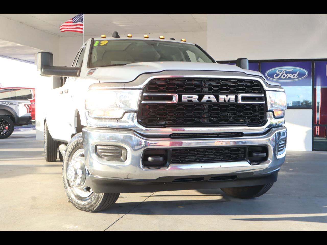 RAM 3500 Tradesman 4x4 Crew Cab 8' Box 2019