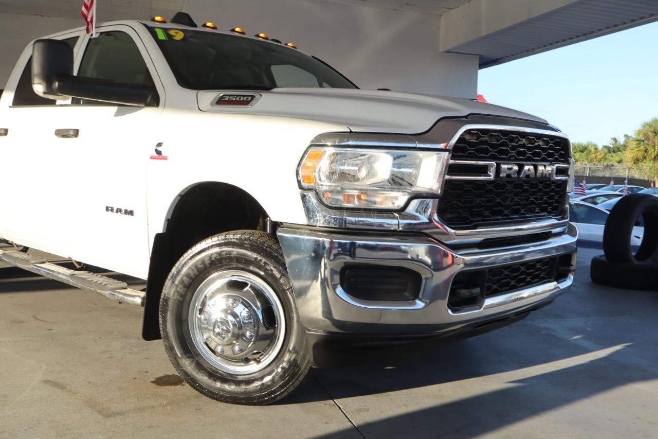 RAM 3500 Tradesman 4x4 Crew Cab 8' Box 2019