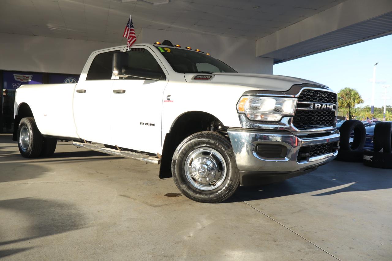 RAM 3500 Tradesman 4x4 Crew Cab 8' Box 2019