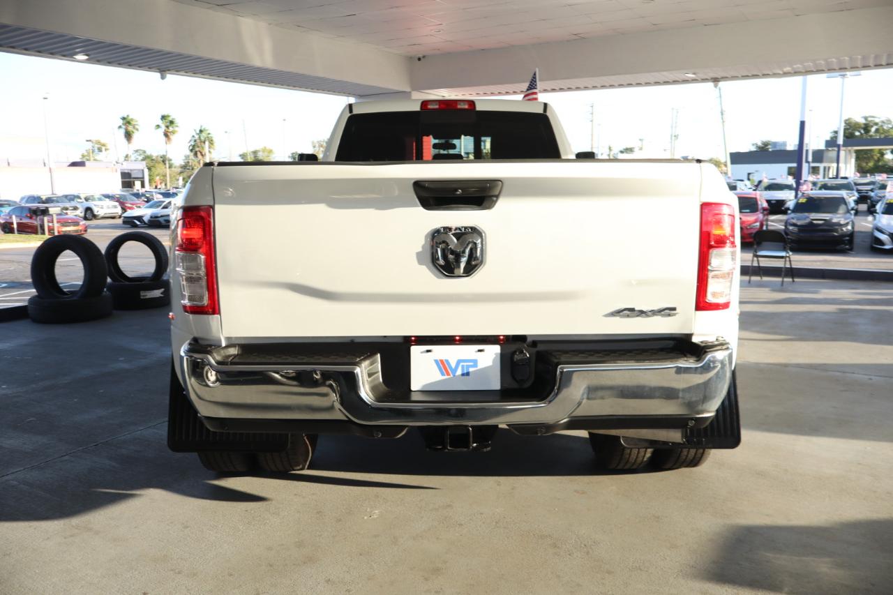 RAM 3500 Tradesman 4x4 Crew Cab 8' Box 2019