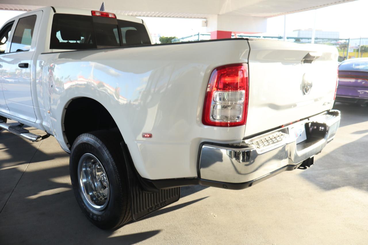 RAM 3500 Tradesman 4x4 Crew Cab 8' Box 2019