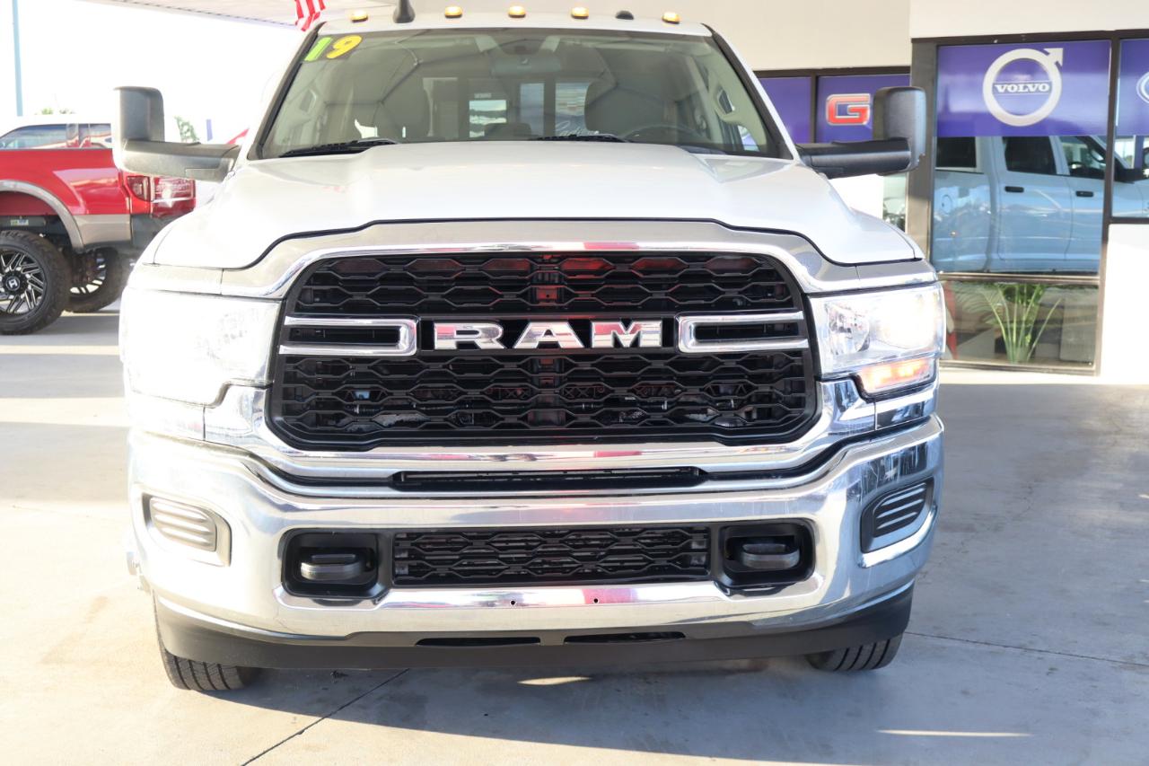 RAM 3500 Tradesman 4x4 Crew Cab 8' Box 2019