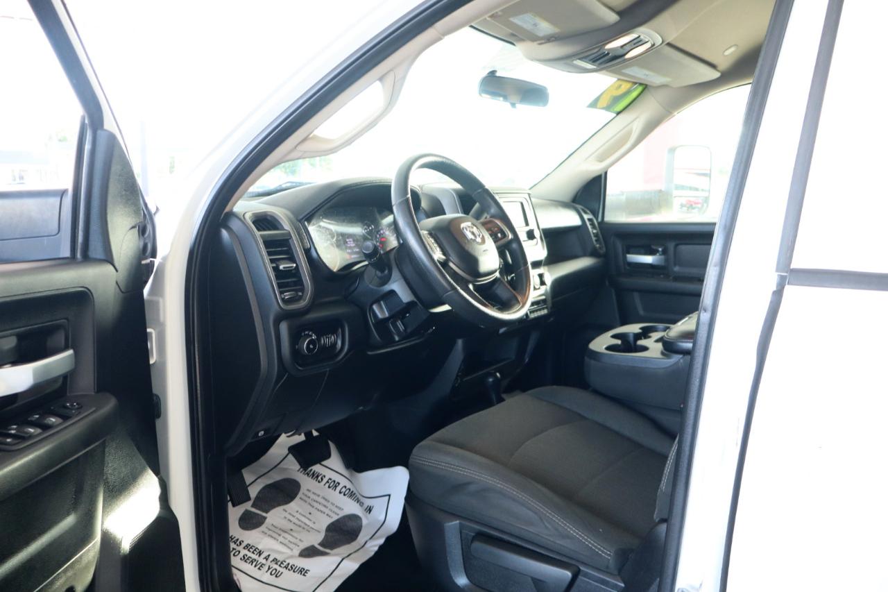 RAM 3500 Tradesman 4x4 Crew Cab 8' Box 2019