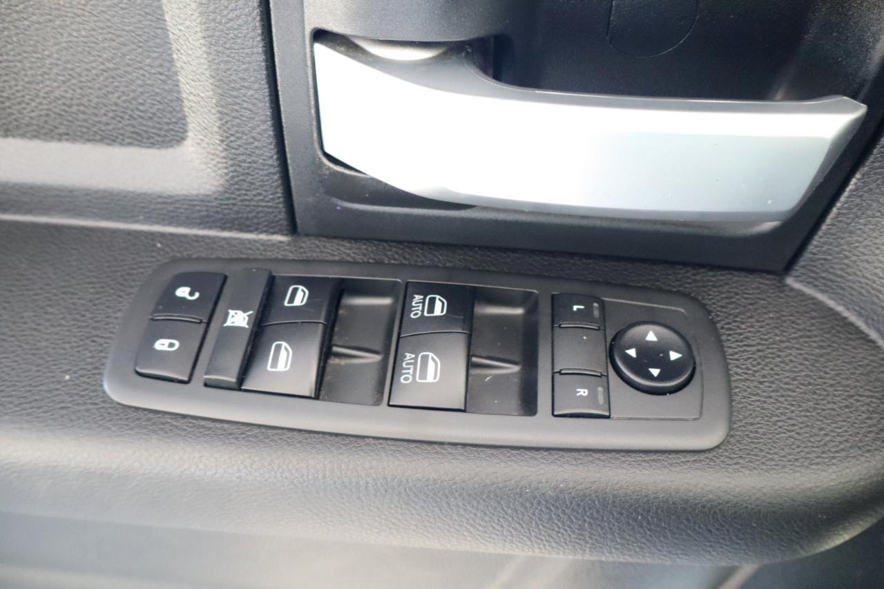 RAM 3500 Tradesman 4x4 Crew Cab 8' Box 2019