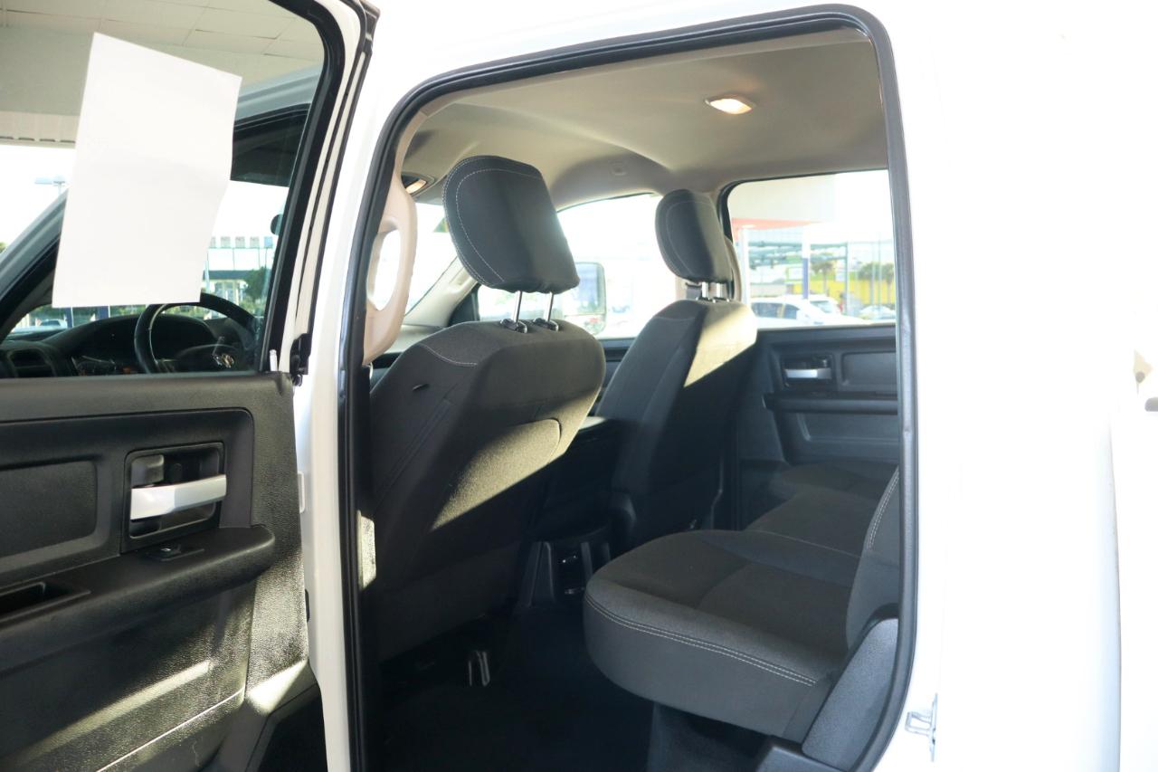 RAM 3500 Tradesman 4x4 Crew Cab 8' Box 2019
