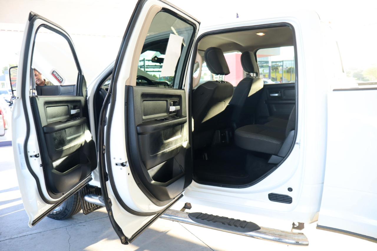 RAM 3500 Tradesman 4x4 Crew Cab 8' Box 2019