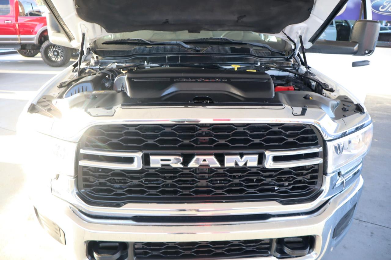 RAM 3500 Tradesman 4x4 Crew Cab 8' Box 2019
