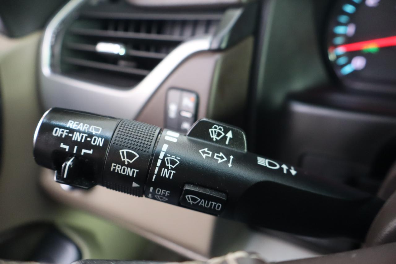 Chevrolet Suburban 2WD 4dr 1500 LT 2018