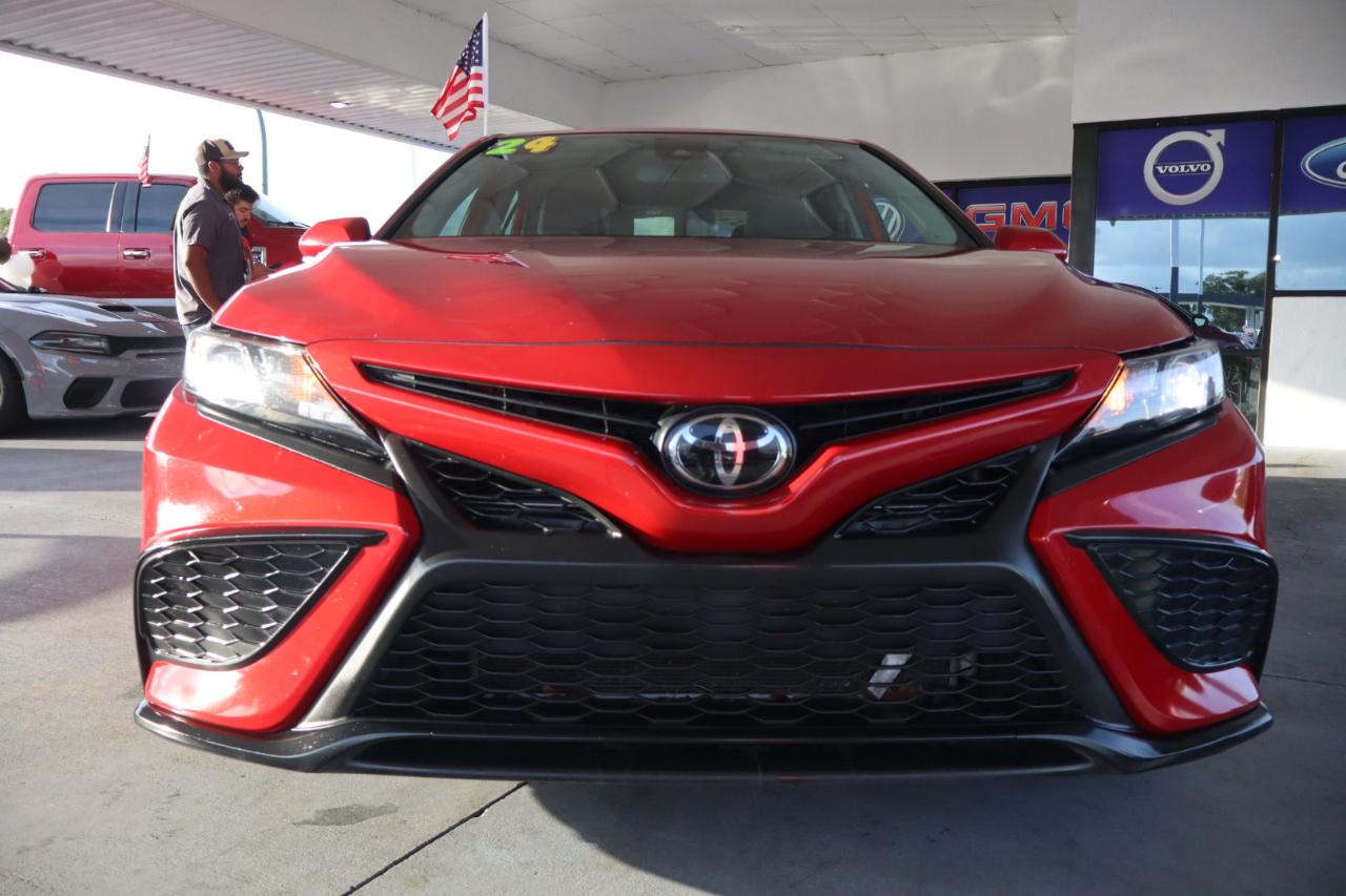 Toyota Camry SE Auto (Natl) 2024