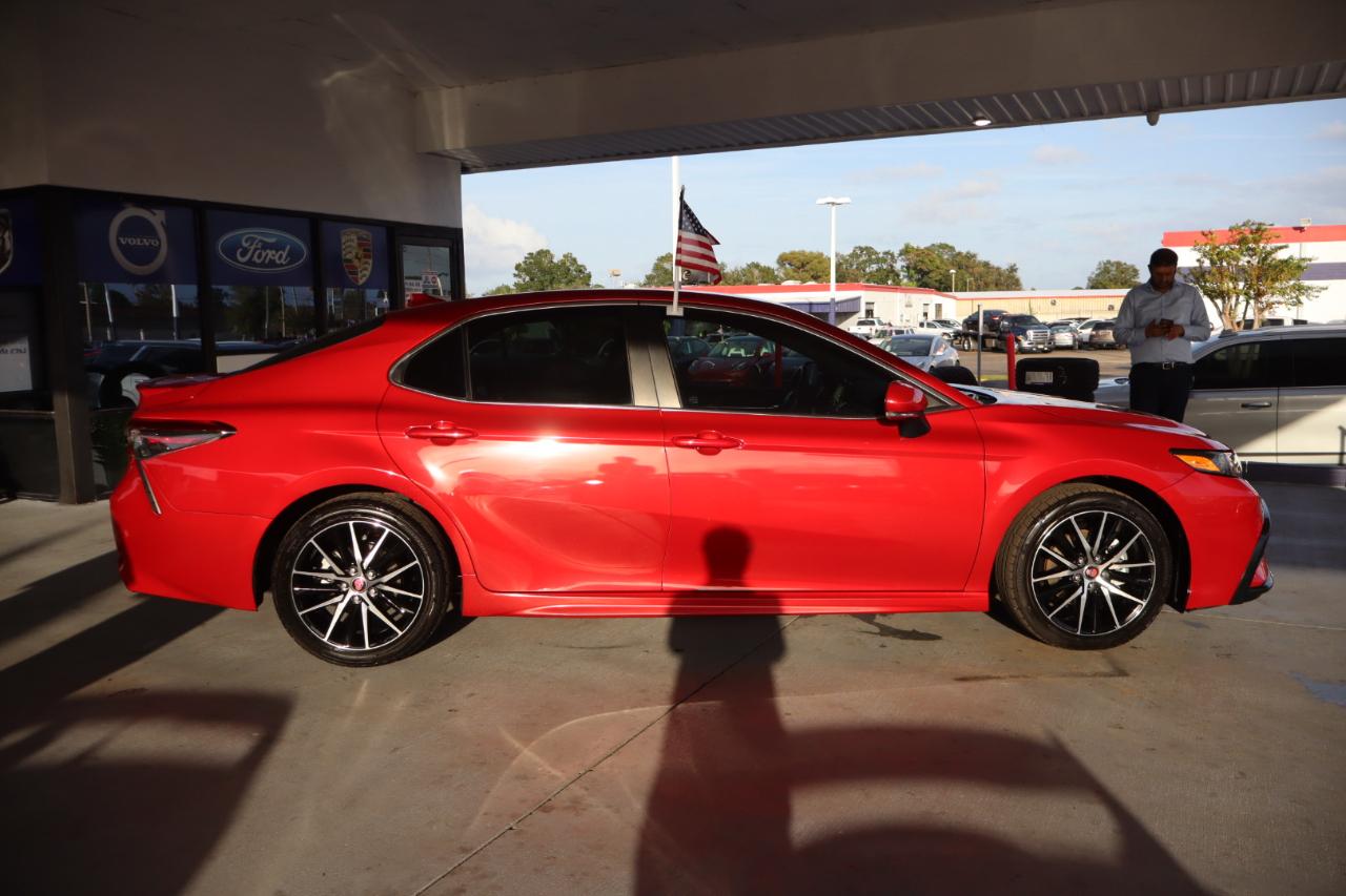 Toyota Camry SE Auto (Natl) 2024