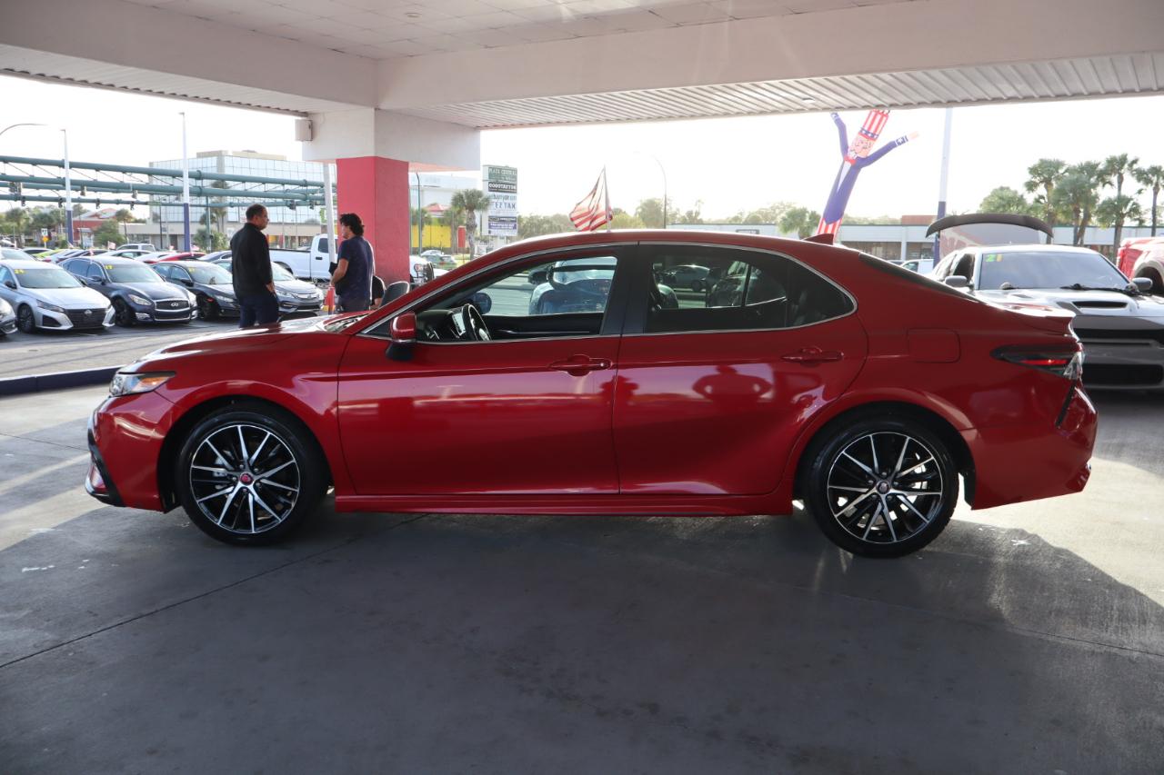 Toyota Camry SE Auto (Natl) 2024