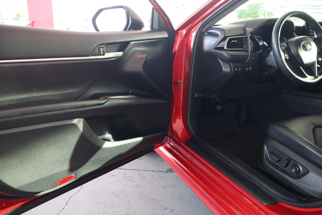 Toyota Camry SE Auto (Natl) 2024