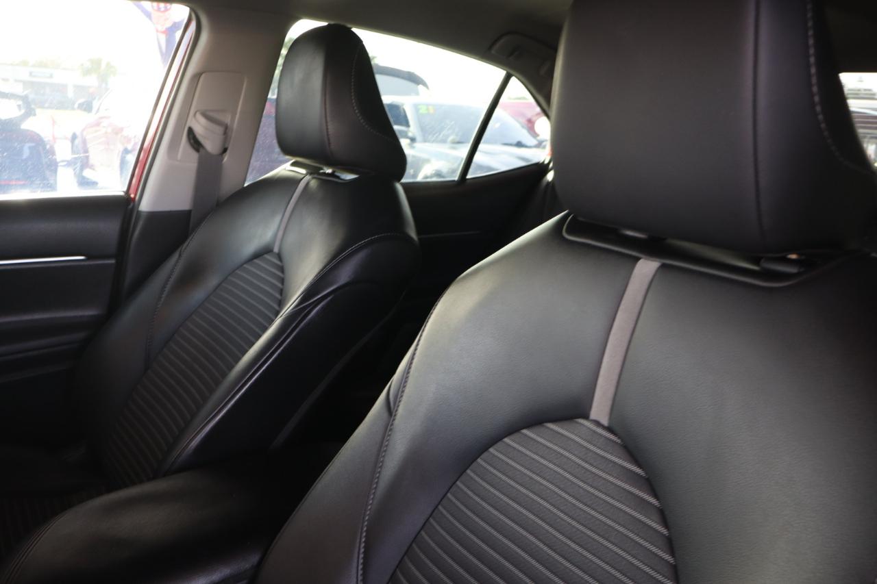 Toyota Camry SE Auto (Natl) 2024