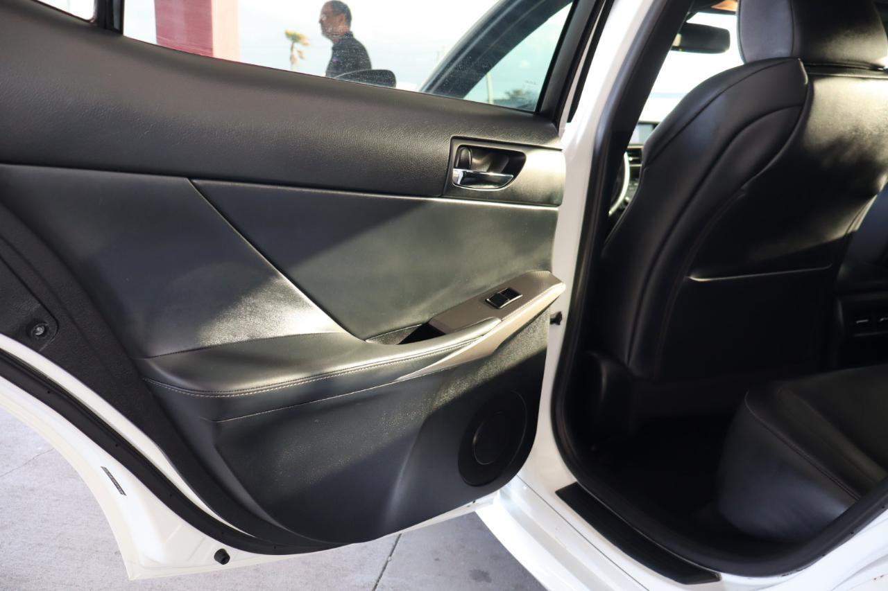 Lexus IS 350 4dr Sdn RWD 2015