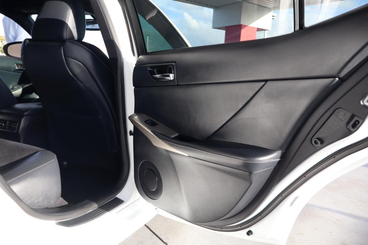 Lexus IS 350 4dr Sdn RWD 2015