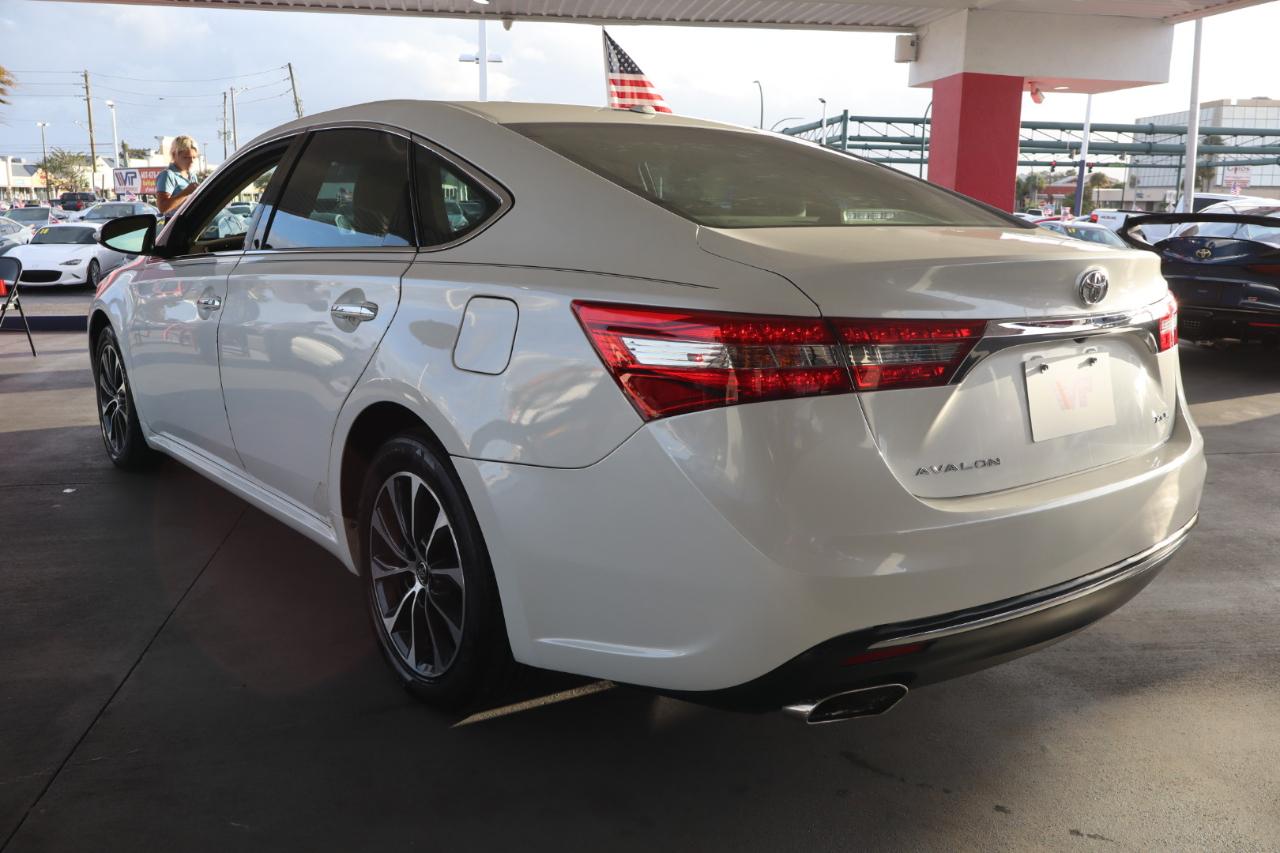 Toyota Avalon 4dr Sdn XLE Premium (Natl) 2016