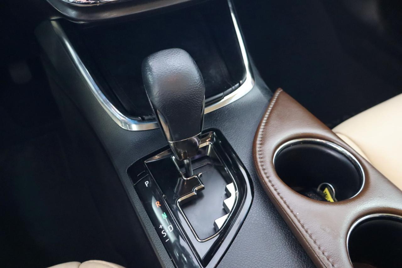 Toyota Avalon 4dr Sdn XLE Premium (Natl) 2016