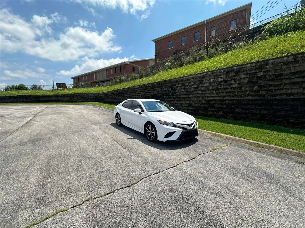 2019 Toyota Camry SE