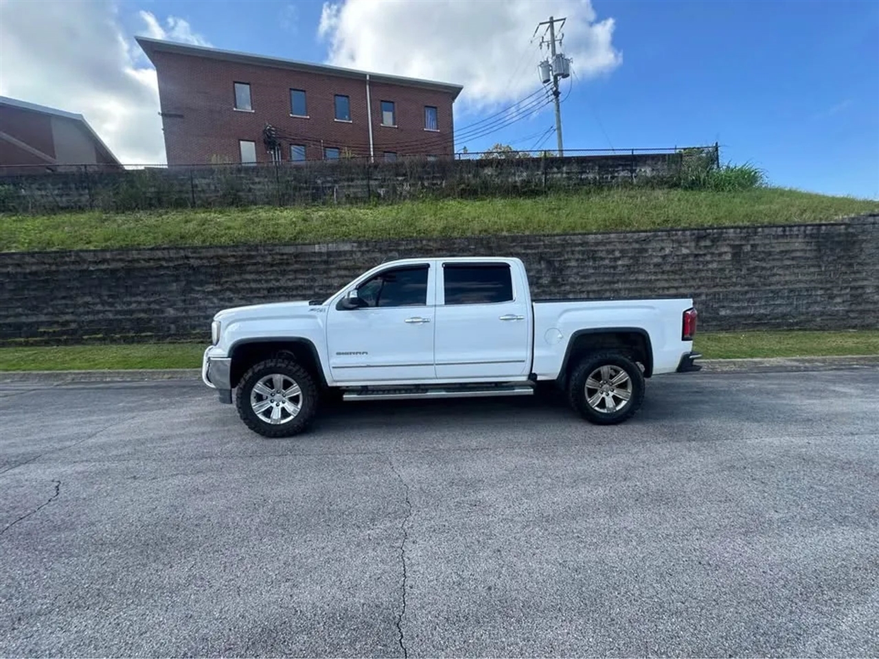 2016 GMC Sierra 1500 SLT Crew Cab Short Box 4WD