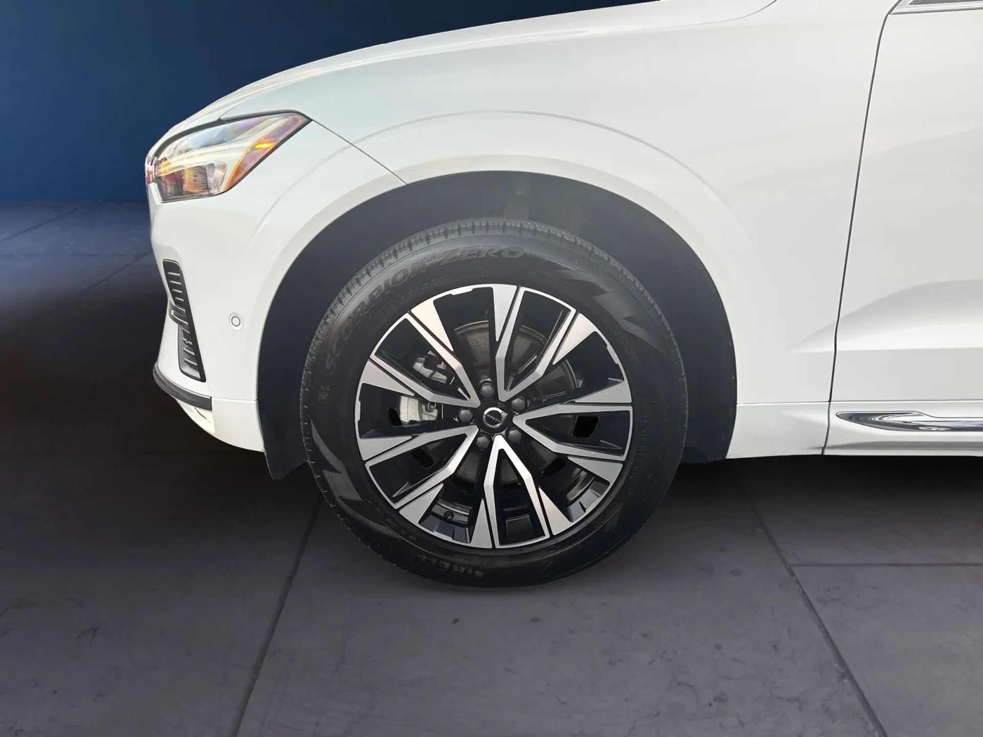 Volvo XC60 B5 FWD Plus Bright Theme 2023