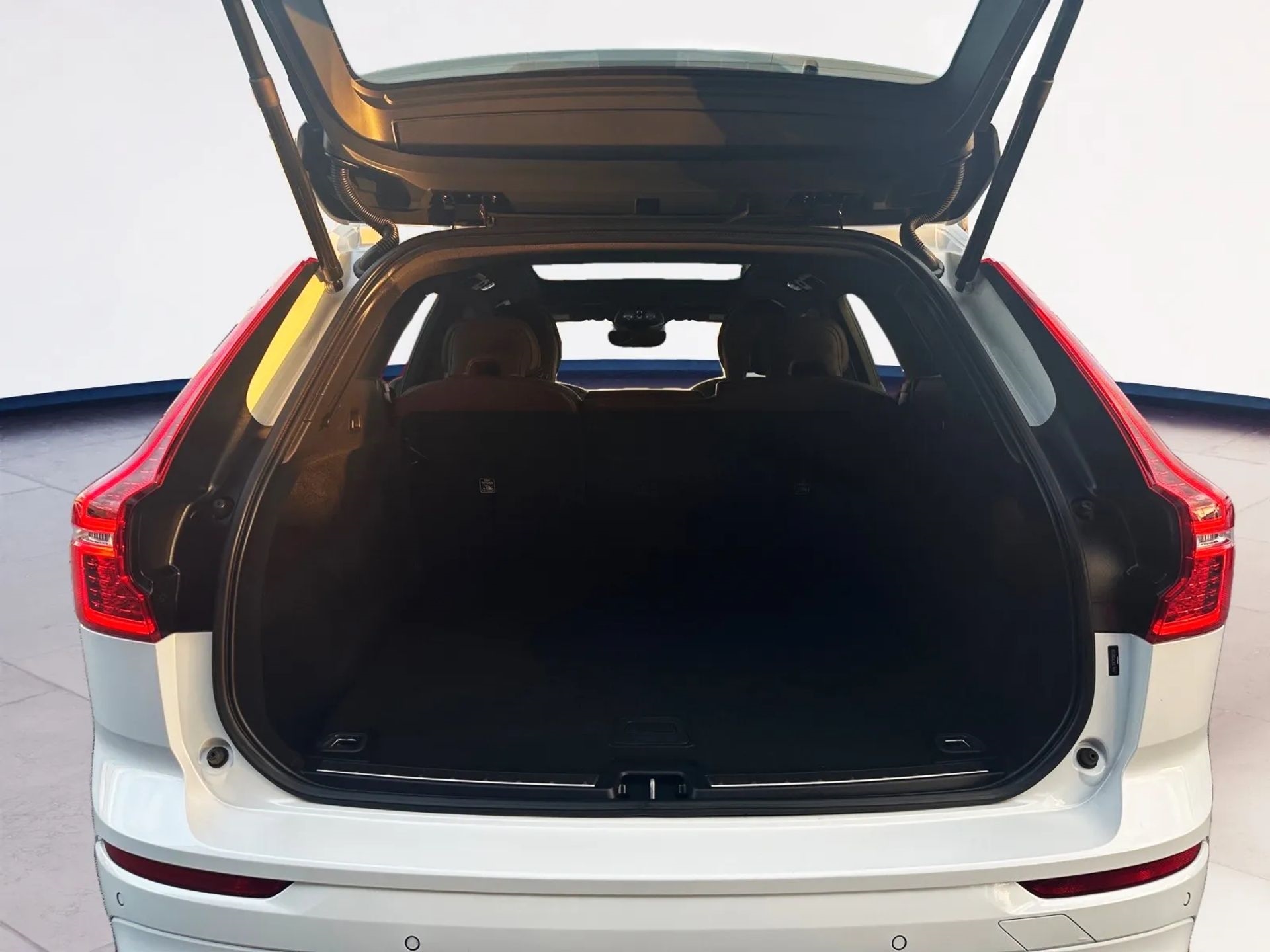 Volvo XC60 B5 FWD Plus Bright Theme 2023