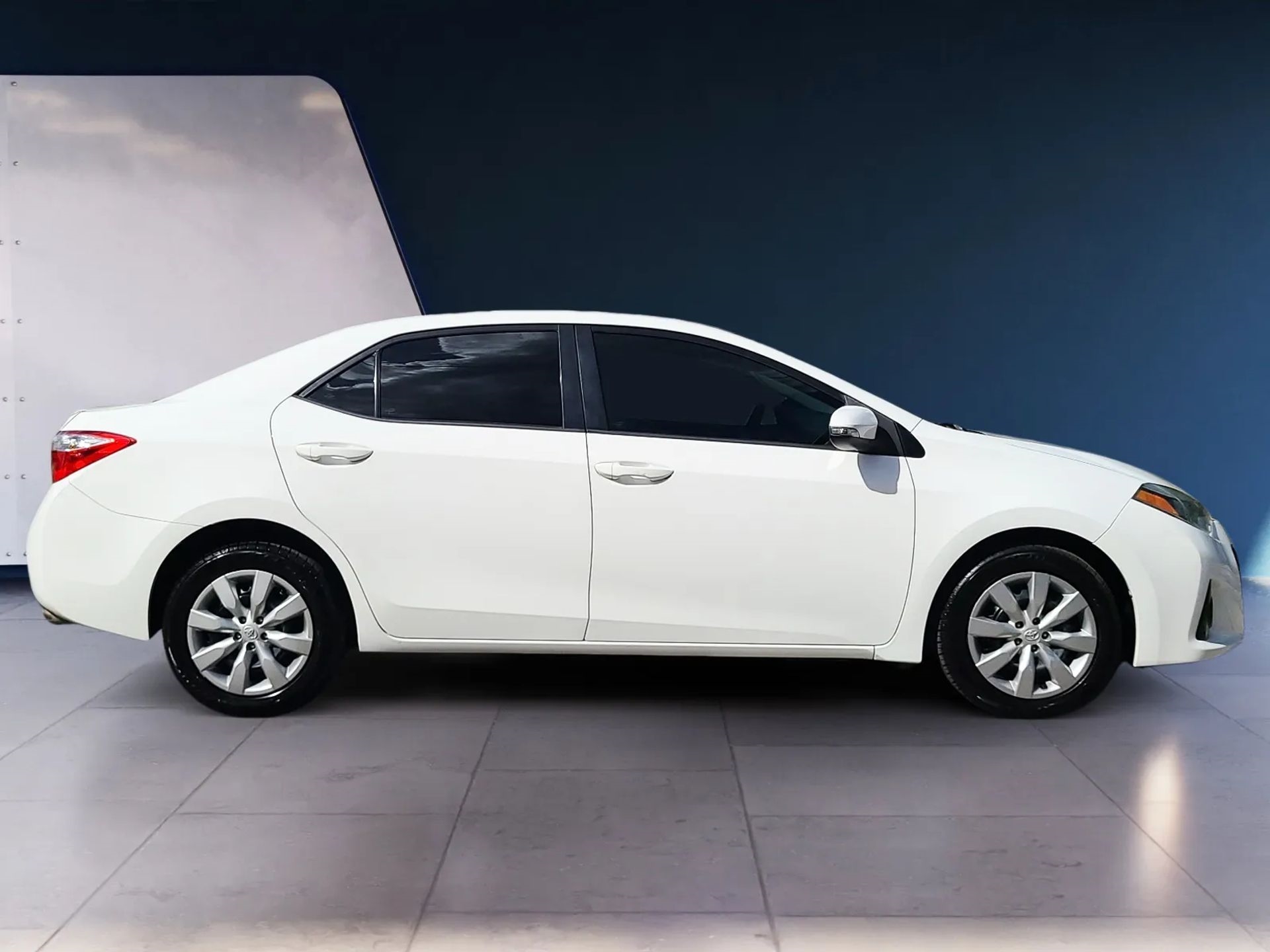 Toyota Corolla 4dr Sdn CVT LE Premium (Natl) 2015