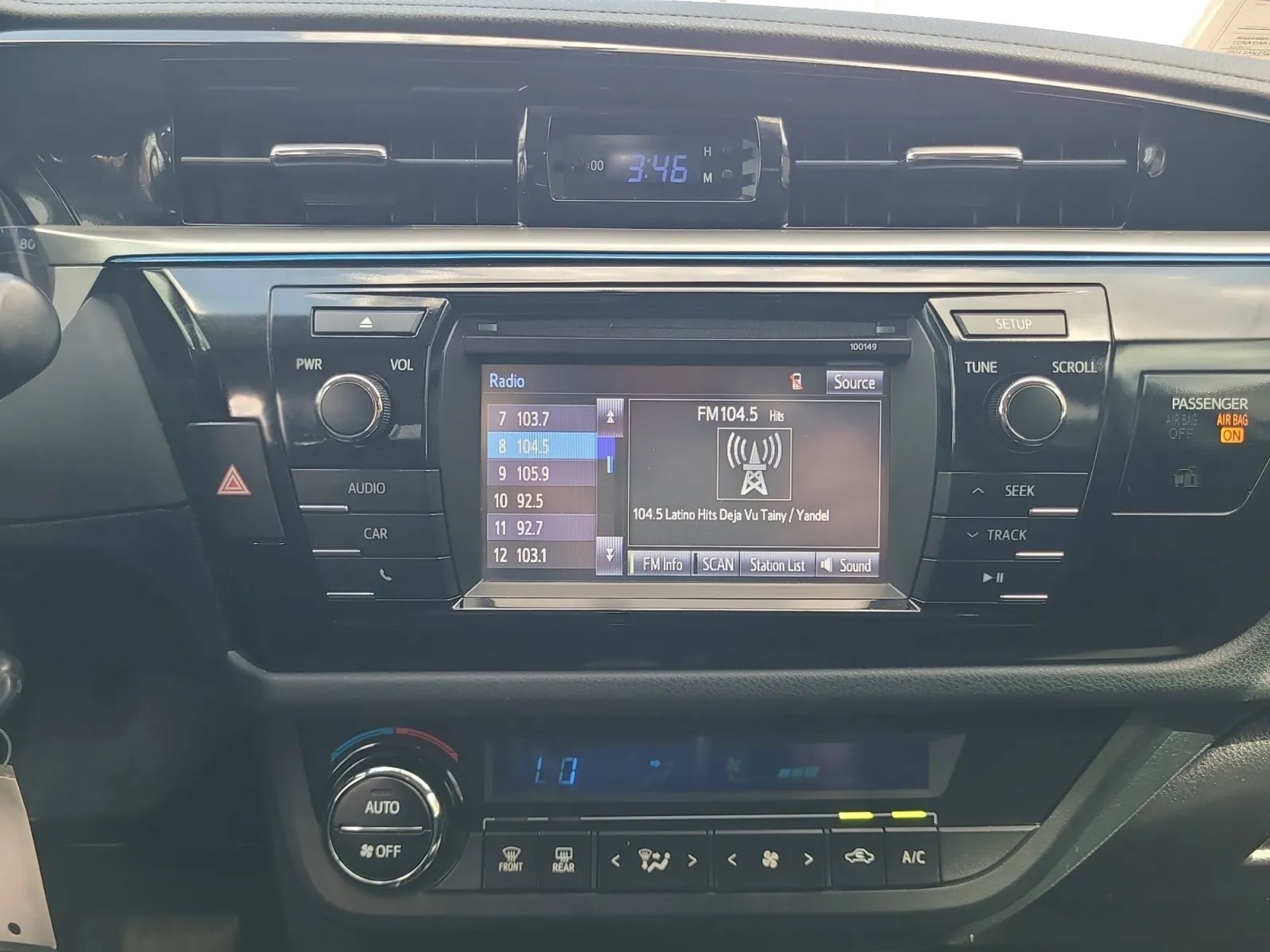 Toyota Corolla 4dr Sdn CVT LE Premium (Natl) 2015