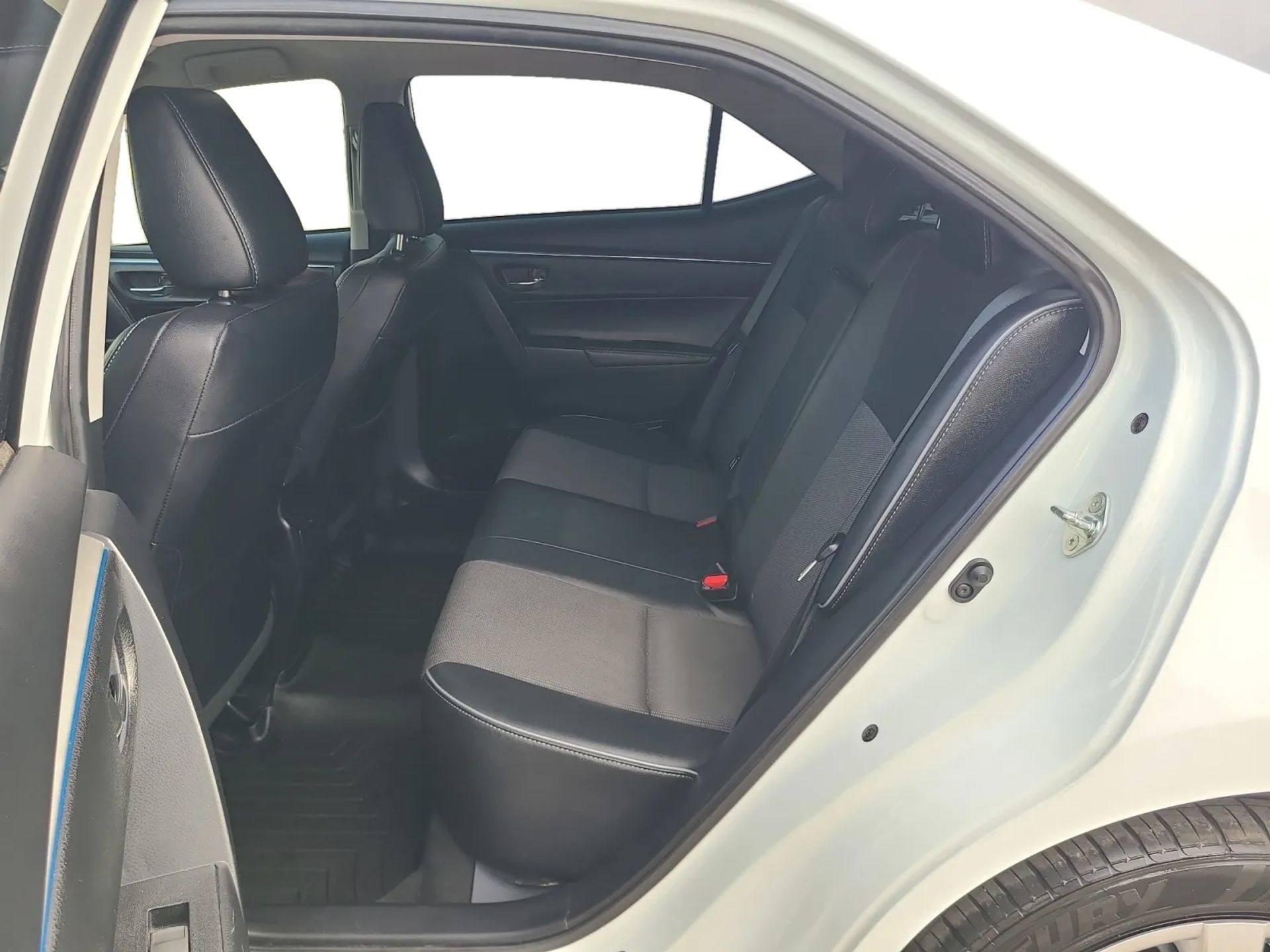 Toyota Corolla 4dr Sdn CVT LE Premium (Natl) 2015