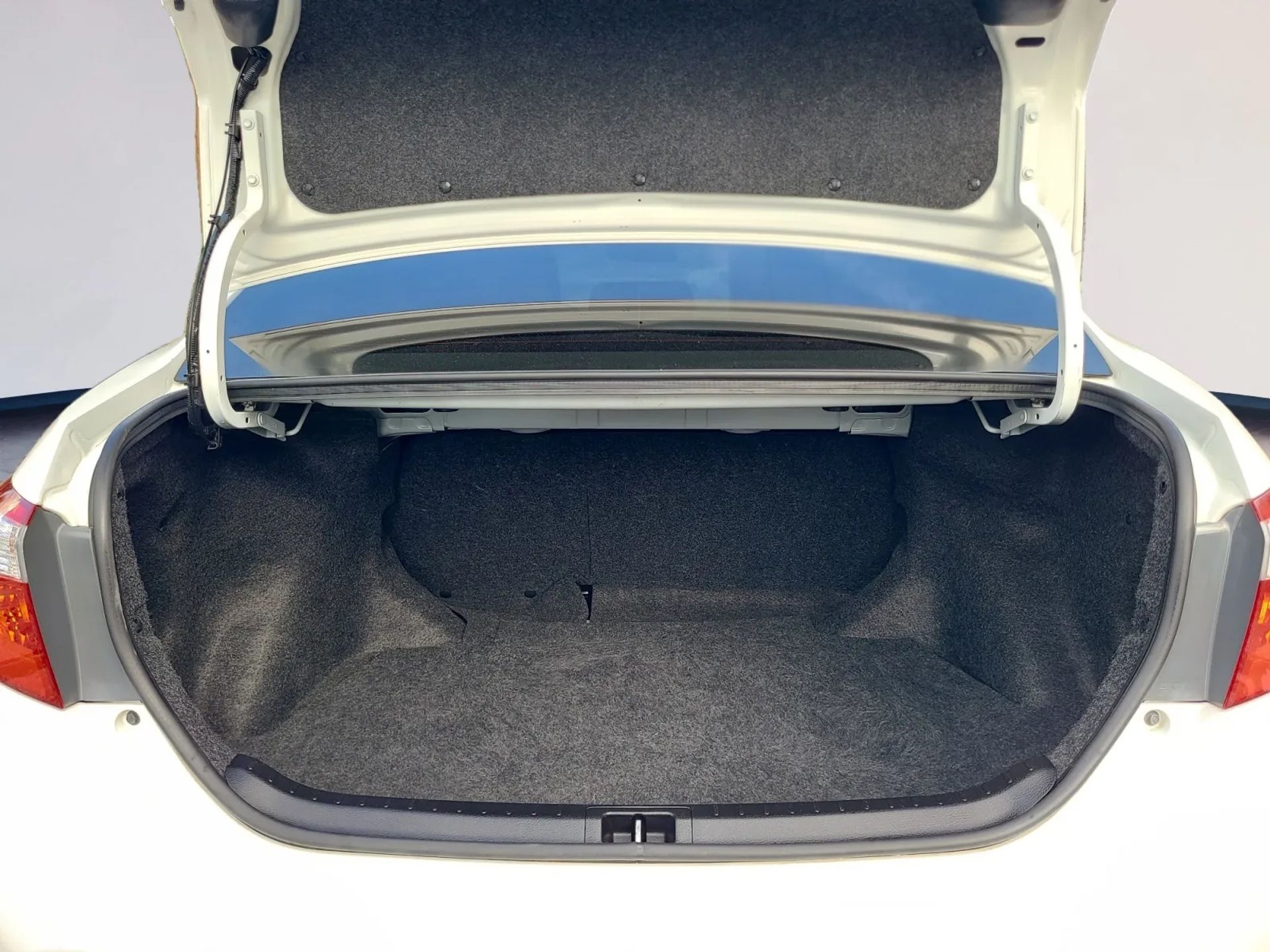 Toyota Corolla 4dr Sdn CVT LE Premium (Natl) 2015