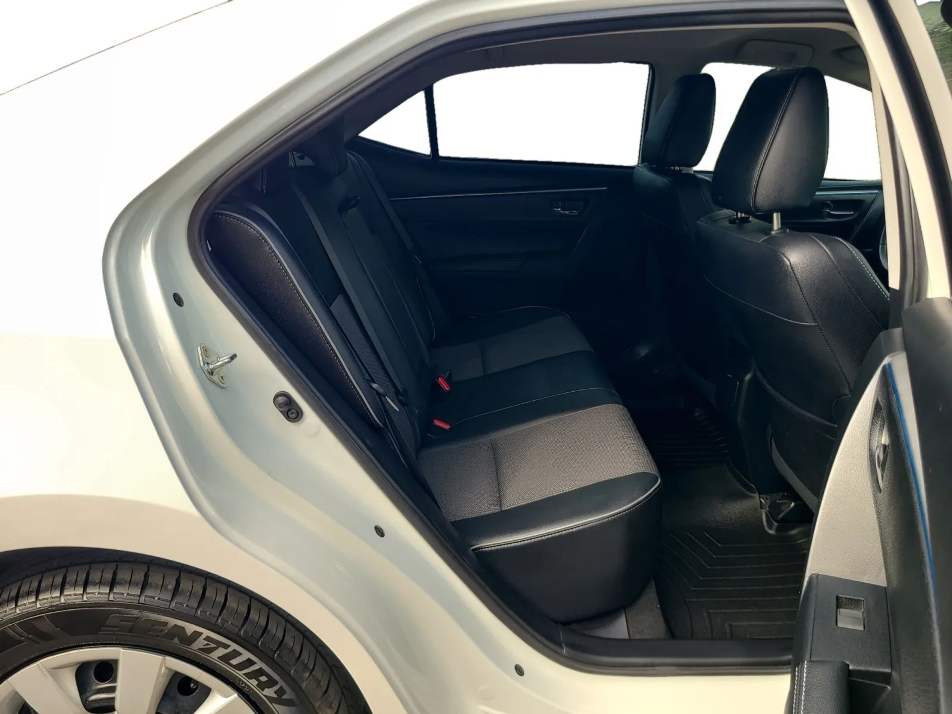 Toyota Corolla 4dr Sdn CVT LE Premium (Natl) 2015