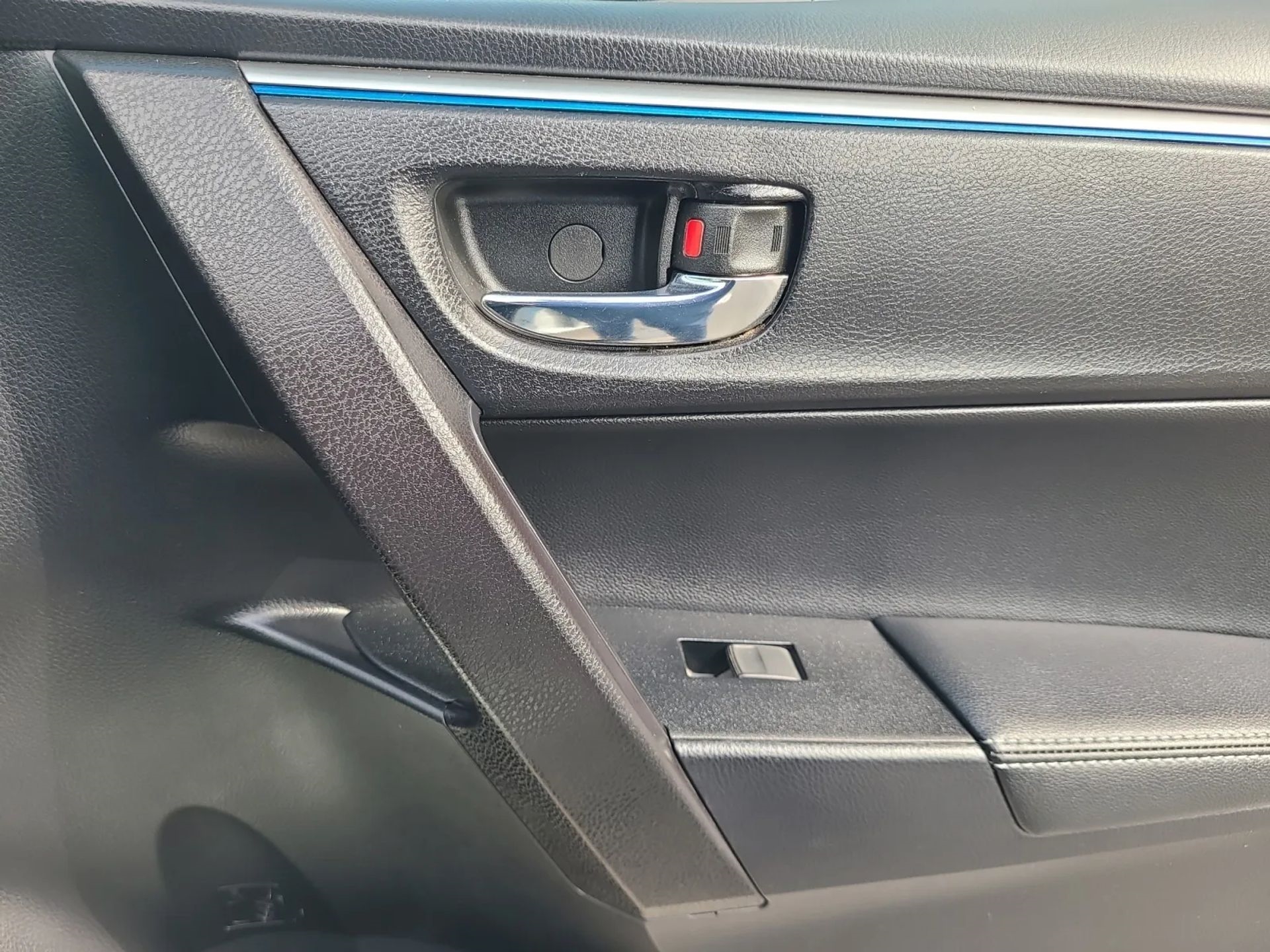 Toyota Corolla 4dr Sdn CVT LE Premium (Natl) 2015