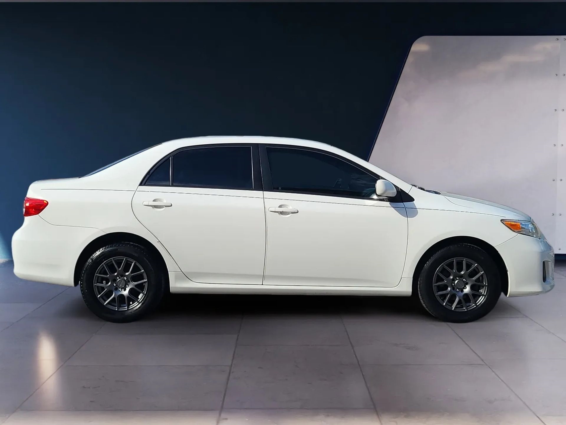Toyota Corolla 4dr Sdn Auto LE (Natl) 2011
