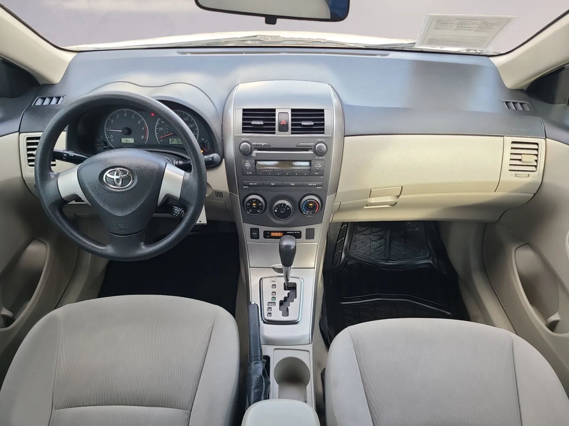 Toyota Corolla 4dr Sdn Auto LE (Natl) 2011