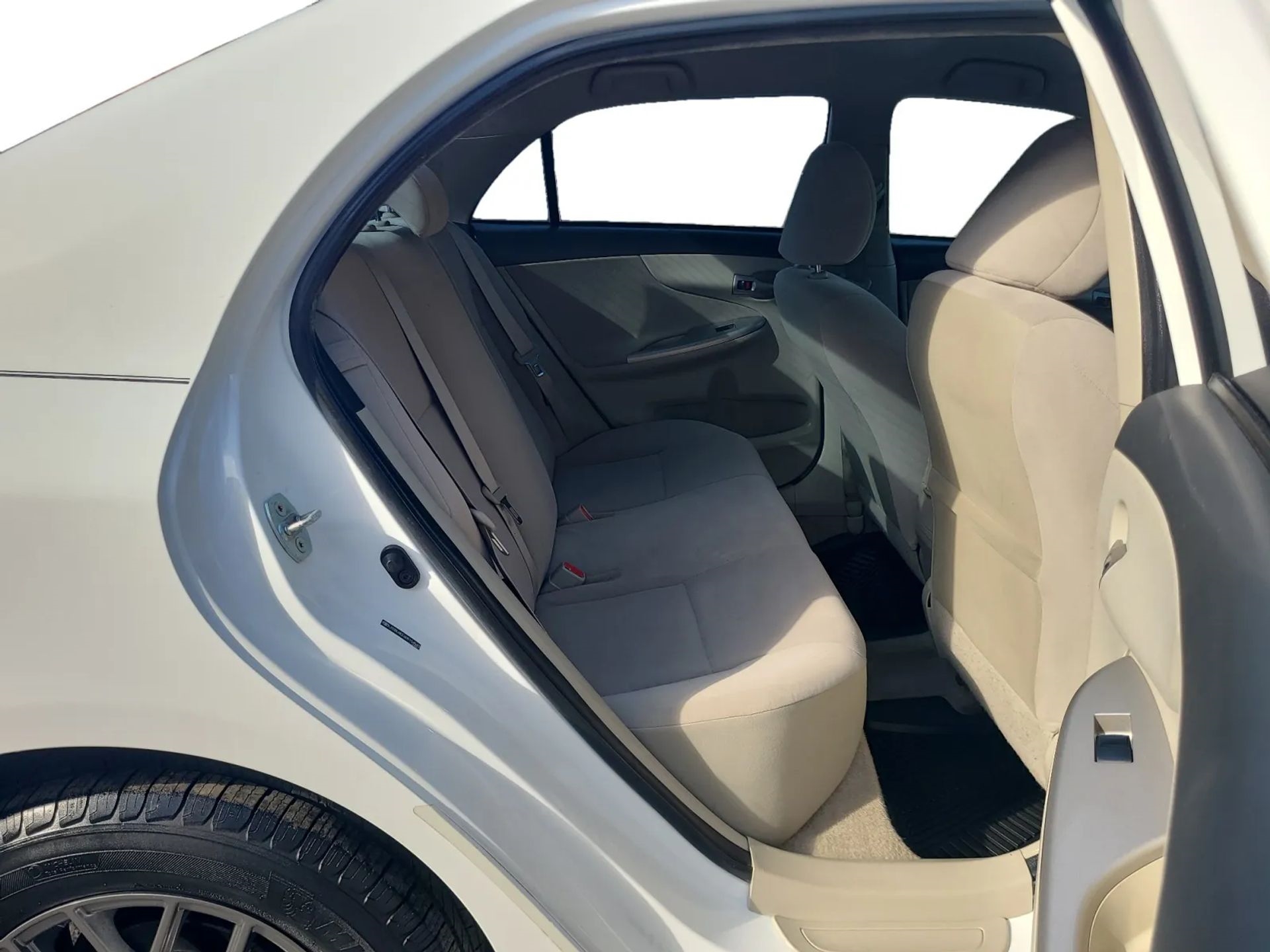 Toyota Corolla 4dr Sdn Auto LE (Natl) 2011