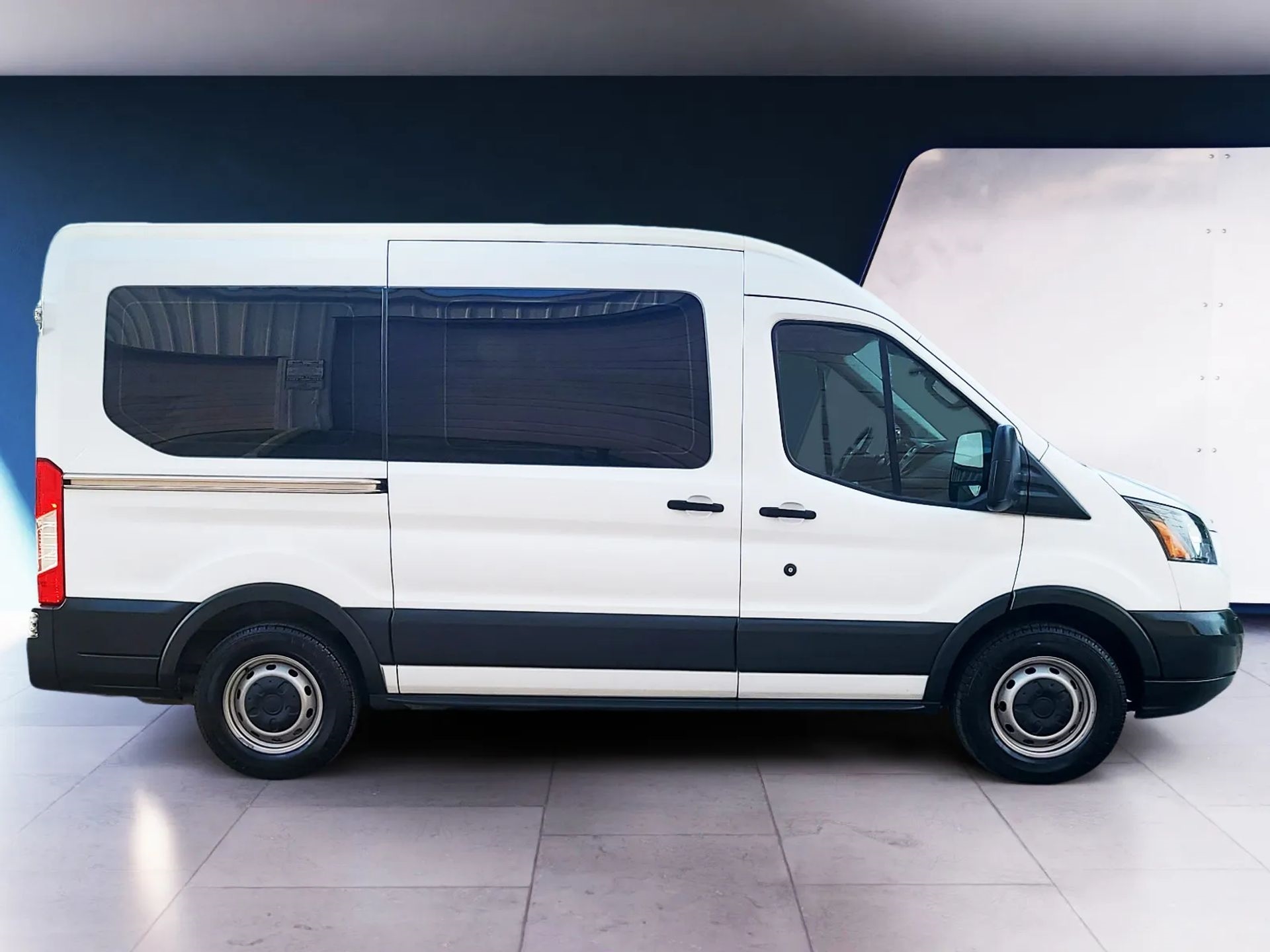 Ford Transit Passenger Wagon T-150 130" Med Roof XLT Sliding RH Dr 2018