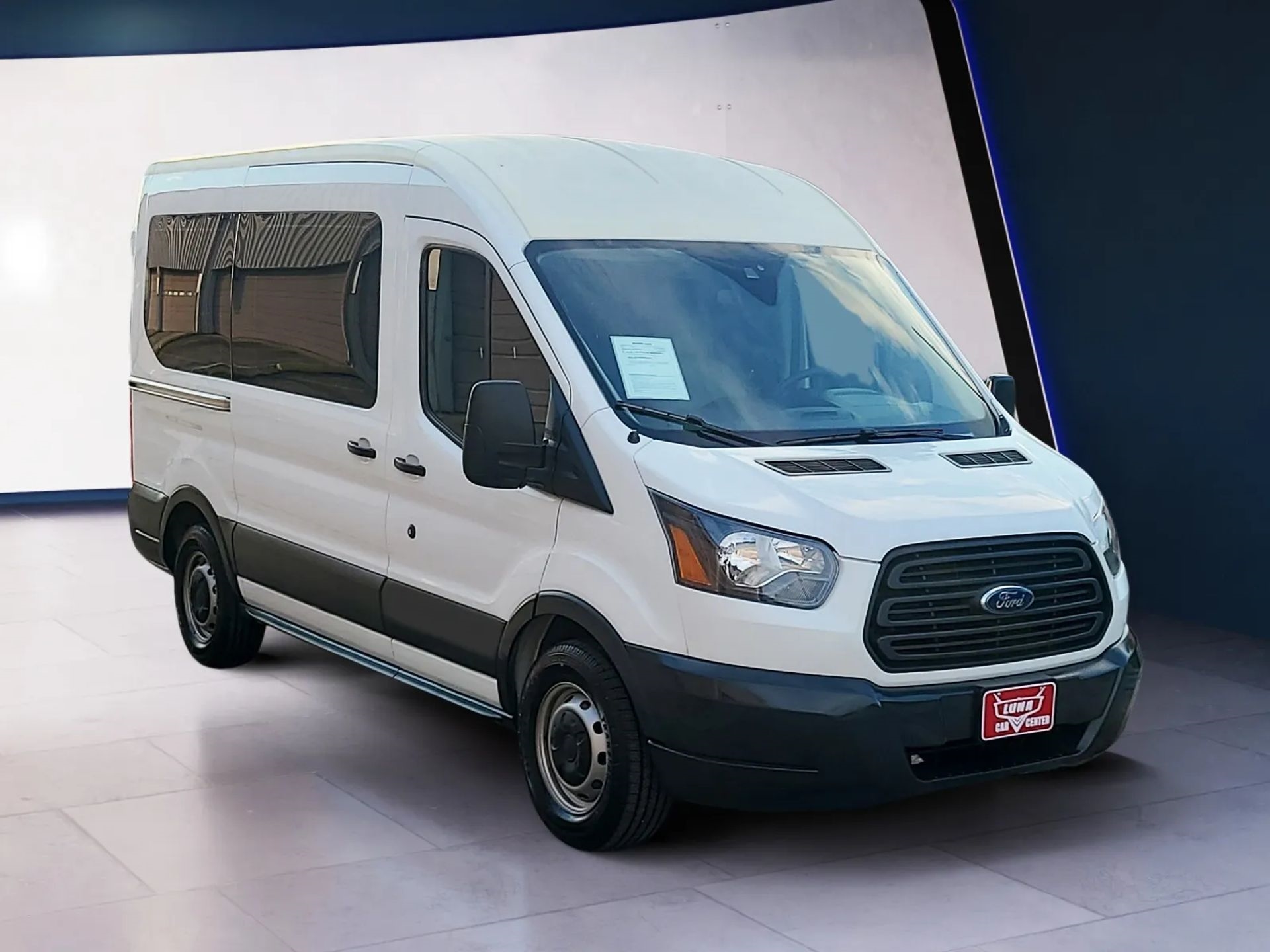 Ford Transit Passenger Wagon T-150 130" Med Roof XLT Sliding RH Dr 2018