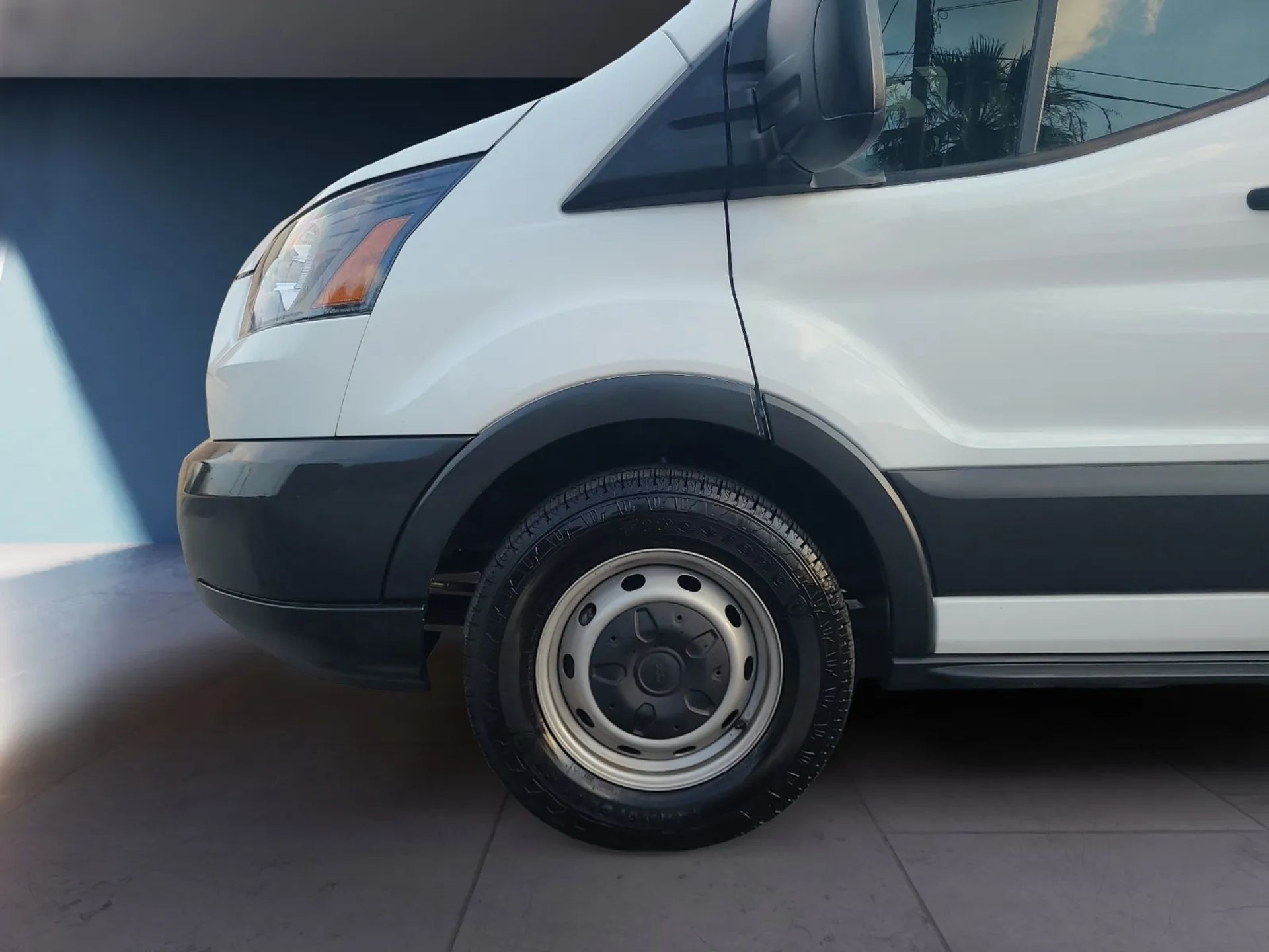 Ford Transit Passenger Wagon T-150 130" Med Roof XLT Sliding RH Dr 2018